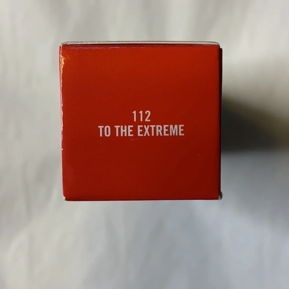 MAC *To The Extreme*. Versicolour Varnish Cream Lip Stain